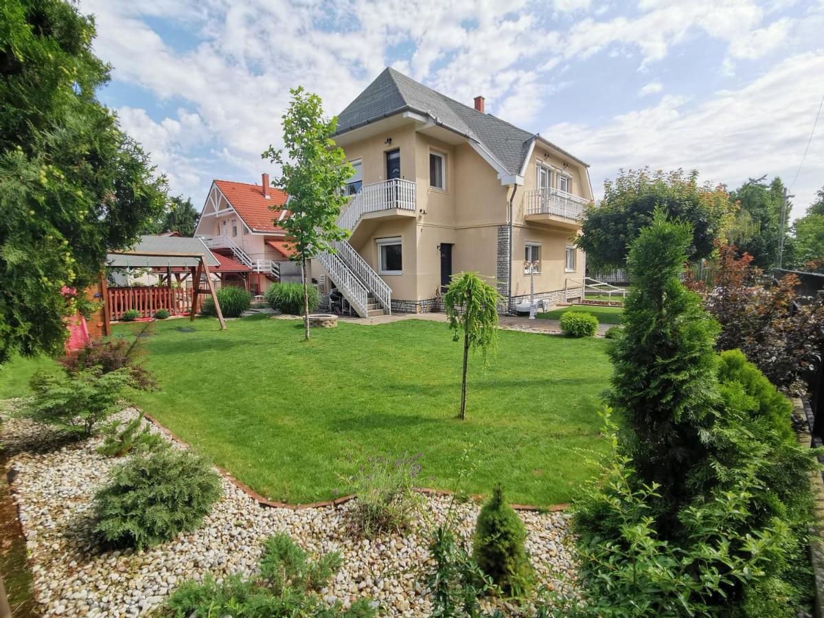 Family Garden Apartmanhaz Siófok Eksteriør billede