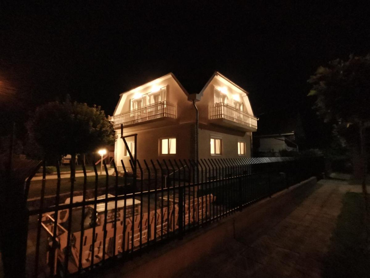 Family Garden Apartmanhaz Siófok Eksteriør billede