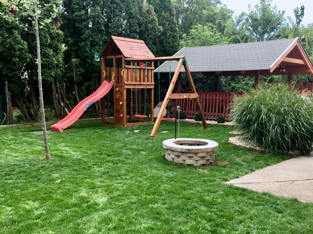 Family Garden Apartmanhaz Siófok Eksteriør billede